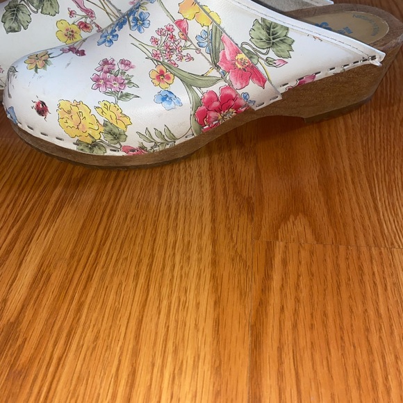 Tessa Floral Garden Clogs - Picture 2 of 4